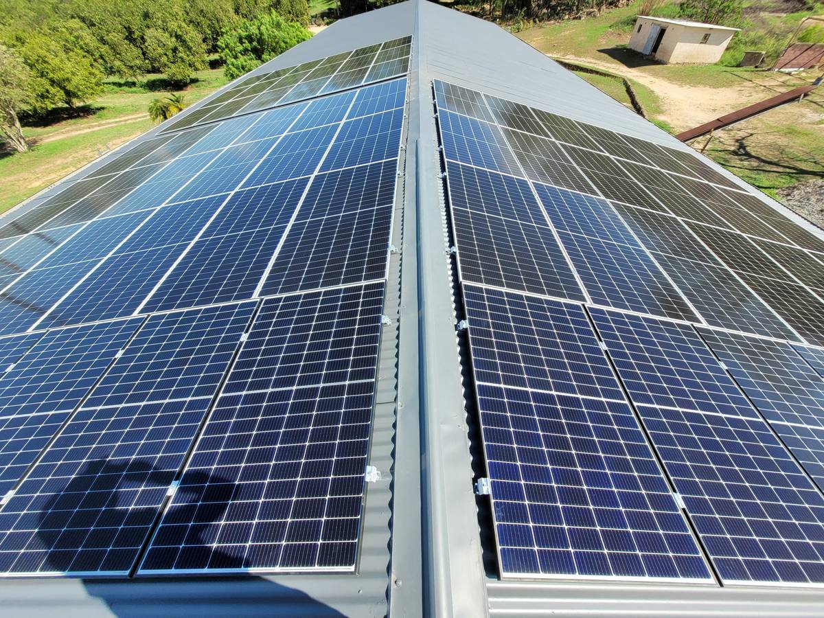 Sungrow string inverter datasheet showing electrical specifications and wiring diagram